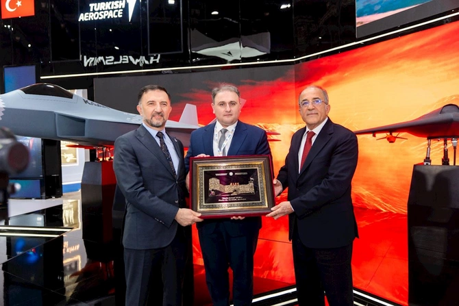 Vüqar Mustafayev “World Defence Show 2026” sərgisində bir sıra görüşlər keçirib — FOTOLAR
