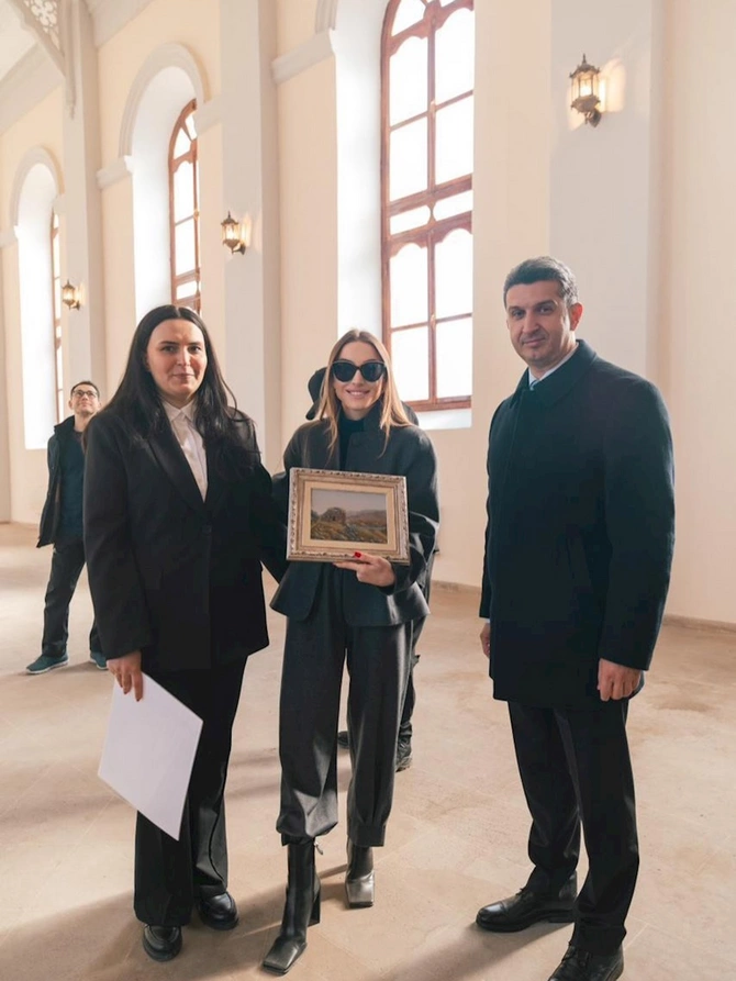 Prezidentin qızı və gəlini Müqəddəs İohann lüteran kilsəsində — FOTOLAR Prezidentin qızı və gəlini Müqəddəs İohann lüteran kilsəsində — FOTOLAR