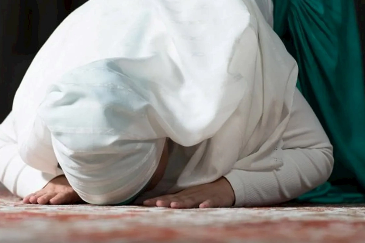 Səccadəsinin üstünə zibil qabı qoydu, gəlin döydü — TƏFƏRRÜAT