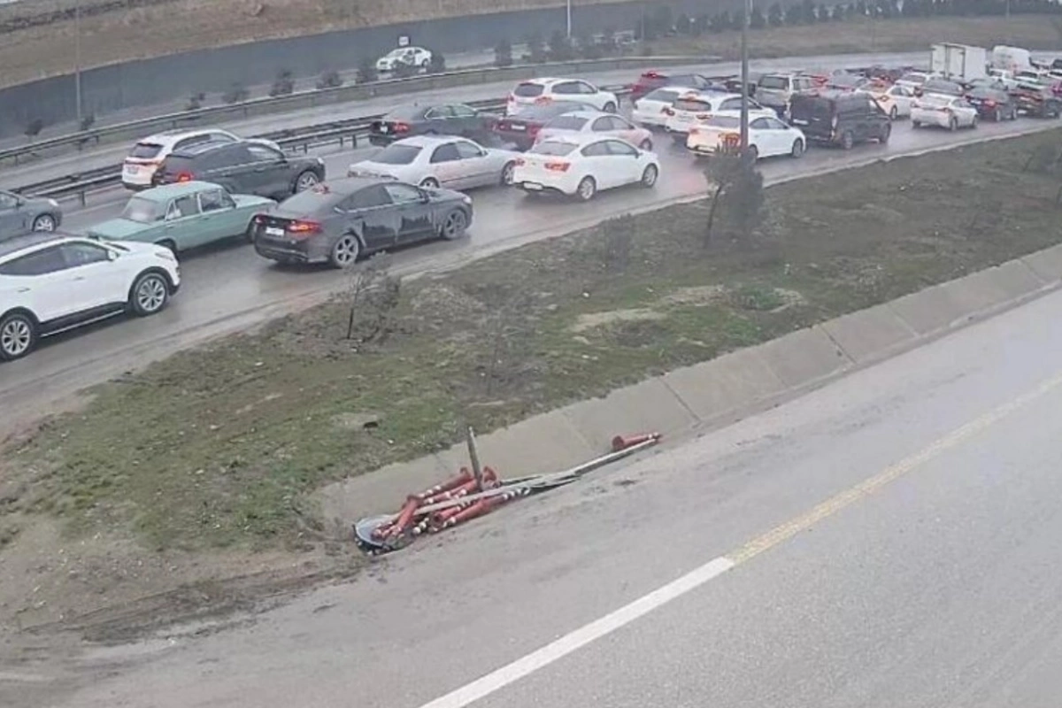 Bakı dairəvi yolunda qəza oldu — FOTO