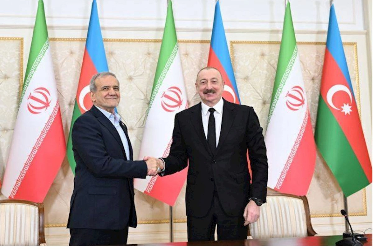 İlham Əliyev Pezeşkianı təbrik etdi