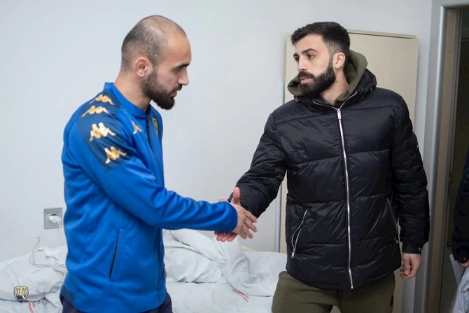 Veysəl Rzayev bıçaqlanandan sonra — FOTOLAR