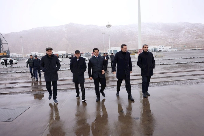 ADY sədri Türkmənbaşı Beynəlxalq Dəniz Limanında oldu — FOTOLAR ADY sədri Türkmənbaşı Beynəlxalq Dəniz Limanında oldu — FOTOLAR