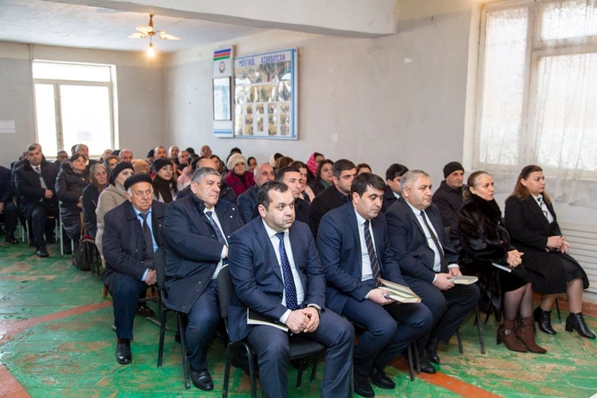 Rüstəm Xəlilov daha bir kənddə səyyar qəbul keçirdi — FOTOLAR Rüstəm Xəlilov daha bir kənddə səyyar qəbul keçirdi — FOTOLAR