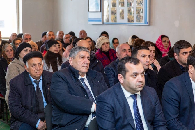 Rüstəm Xəlilov daha bir kənddə səyyar qəbul keçirdi — FOTOLAR Rüstəm Xəlilov daha bir kənddə səyyar qəbul keçirdi — FOTOLAR