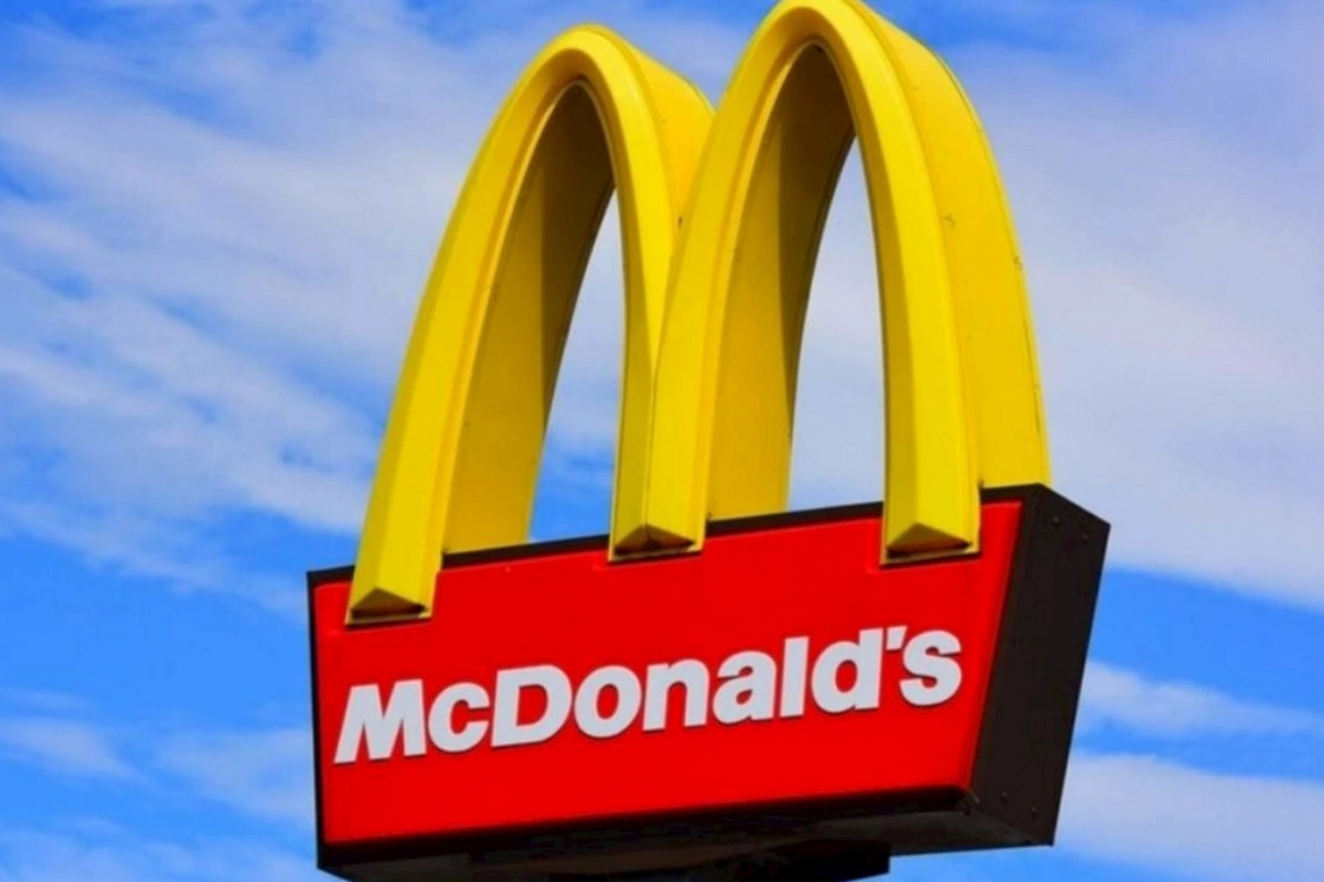 McDonaldsla bağlı “uşaq əti” qalmaqalı: “Epşteyn işi” — ŞOK VİDEO