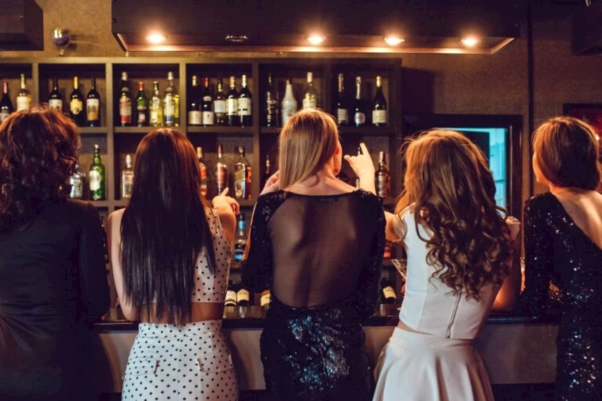 Bakıda “pub”da çəkilən əxlaqsız görüntülərlə bağlı tədbir görüldü — FOTO