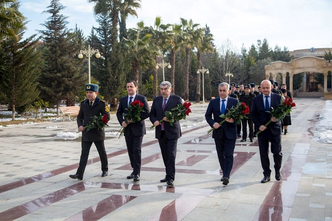 Dövlət Xidmətinin peşə bayramı Salyanda qeyd olundu — FOTOLAR Dövlət Xidmətinin peşə bayramı Salyanda qeyd olundu — FOTOLAR