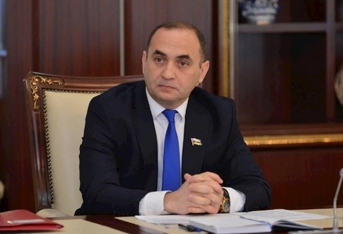 Vahid məktəbli formasının tətbiqi: Təhsil müəssisəsi dini geyim yeri deyil — ARAŞDIRMA Vahid məktəbli formasının tətbiqi: Təhsil müəssisəsi dini geyim yeri deyil — ARAŞDIRMA