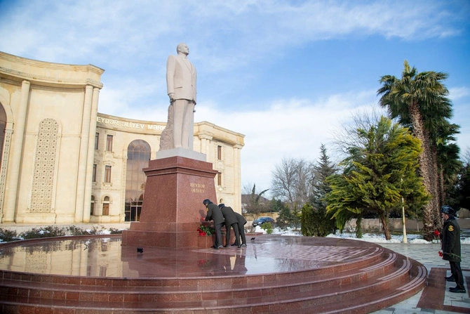 Dövlət Xidmətinin peşə bayramı Salyanda qeyd olundu — FOTOLAR Dövlət Xidmətinin peşə bayramı Salyanda qeyd olundu — FOTOLAR