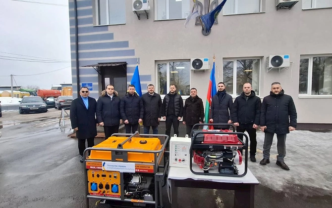 Azərbaycandan göndərilən yardım Ukraynaya təhvil verildi — FOTOLAR