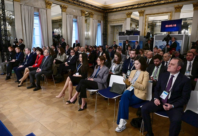 Prezident ailəsinin Münxendən səmimi FOTOLARI Prezident ailəsinin Münxendən səmimi FOTOLARI