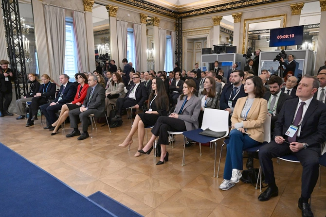 Prezident ailəsinin Münxendən səmimi FOTOLARI Prezident ailəsinin Münxendən səmimi FOTOLARI