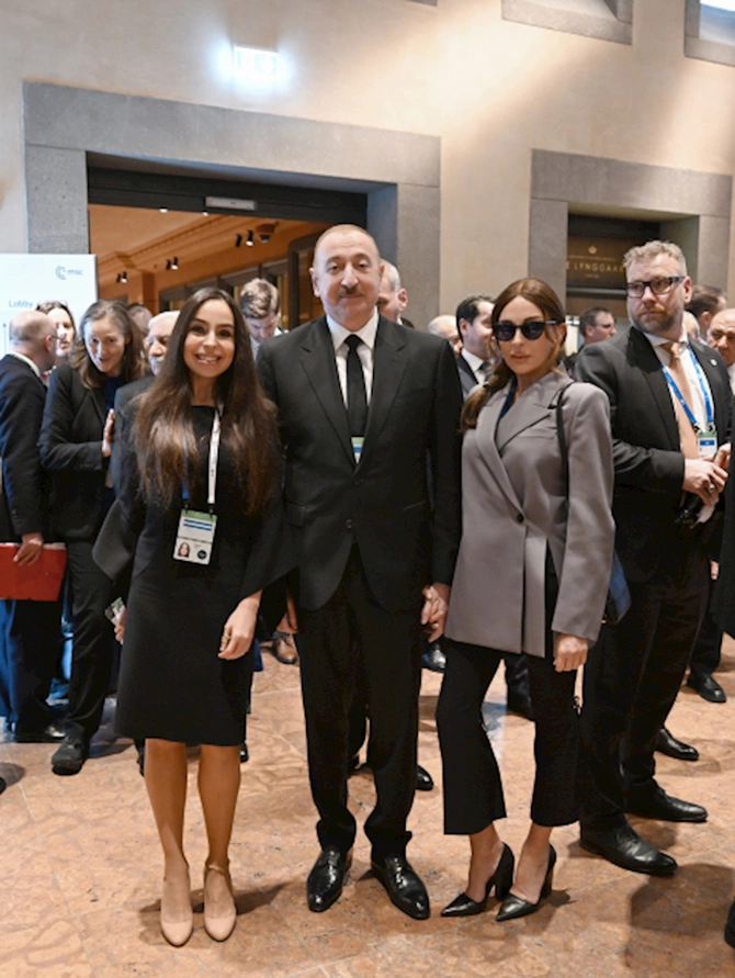Prezident ailəsinin Münxendən səmimi FOTOLARI Prezident ailəsinin Münxendən səmimi FOTOLARI