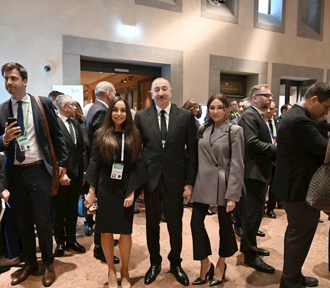 Prezident ailəsinin Münxendən səmimi FOTOLARI Prezident ailəsinin Münxendən səmimi FOTOLARI