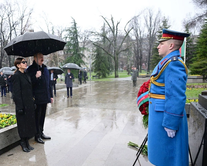 Prezident Belqradda Heydər Əliyevin və Milorad Paviçin abidələrini ziyarət etdi — FOTOLAR