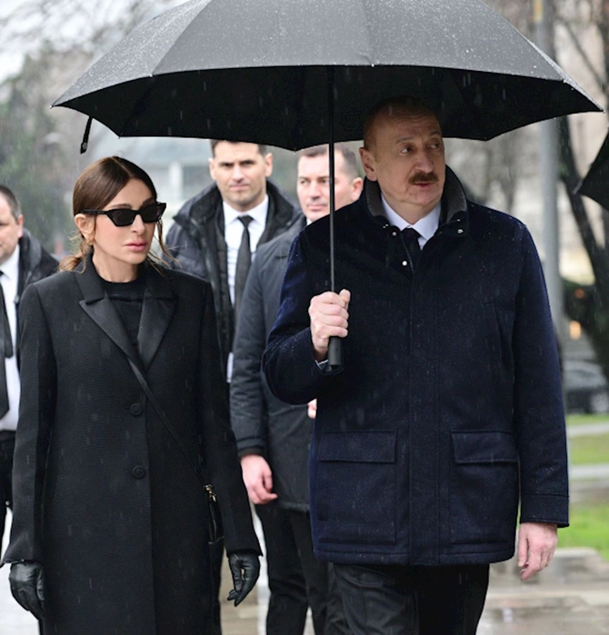 Prezident Belqradda Heydər Əliyevin və Milorad Paviçin abidələrini ziyarət etdi — FOTOLAR
