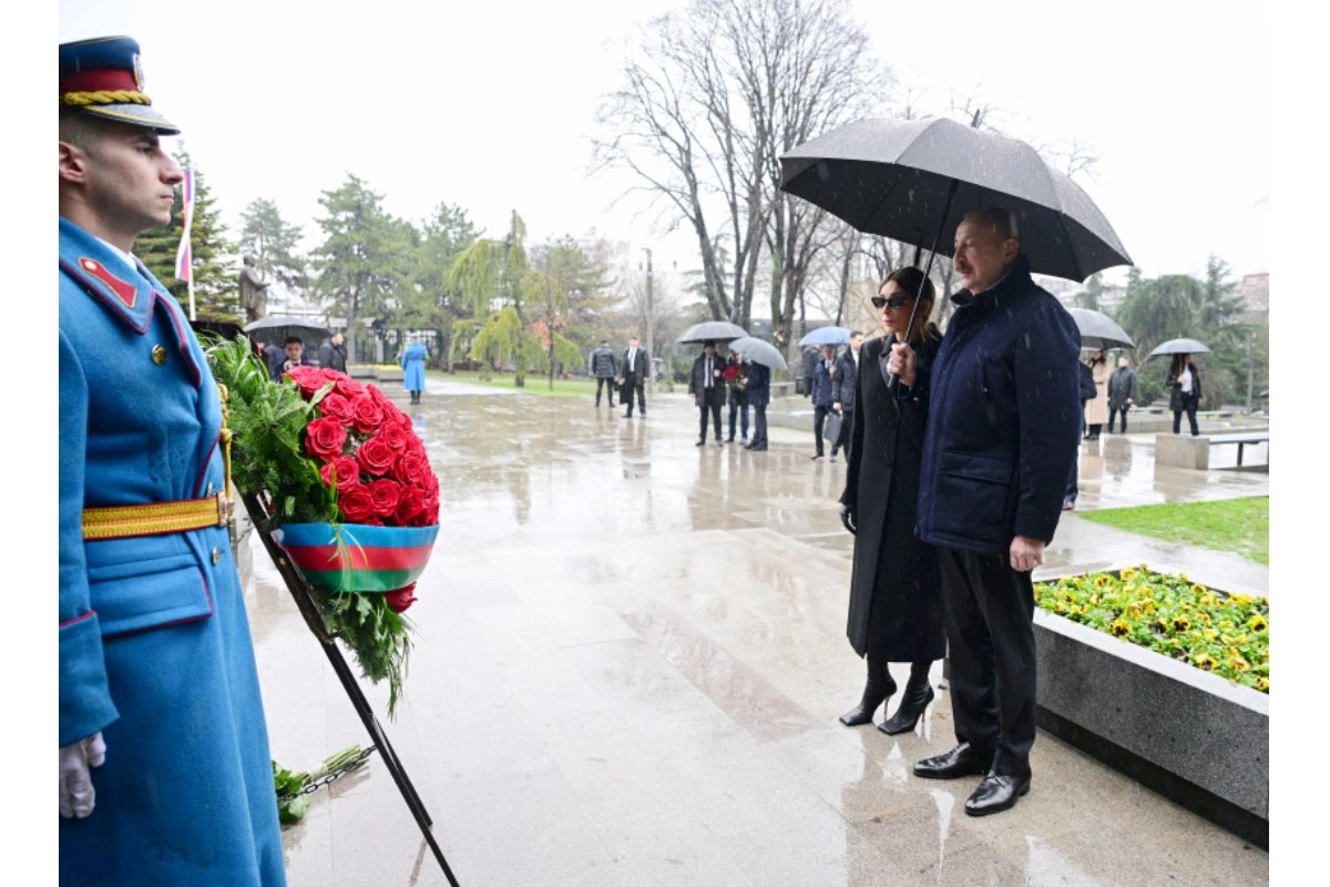 Prezident Belqradda Heydər Əliyevin və Milorad Paviçin abidələrini ziyarət etdi — FOTOLAR