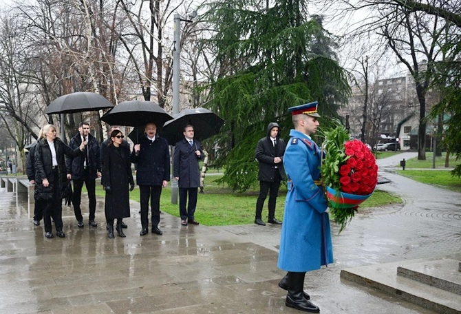 Prezident Belqradda Heydər Əliyevin və Milorad Paviçin abidələrini ziyarət etdi — FOTOLAR