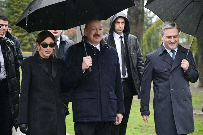 Prezident Belqradda Heydər Əliyevin və Milorad Paviçin abidələrini ziyarət etdi — FOTOLAR