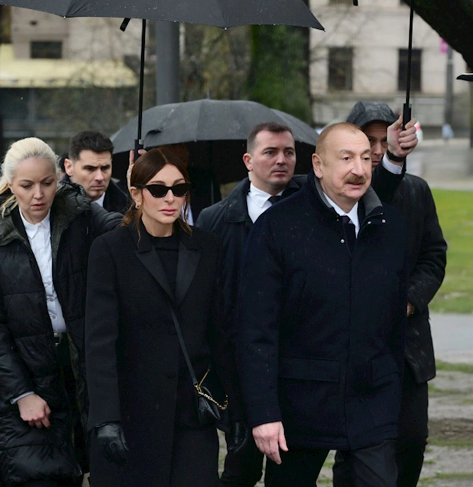 Prezident Belqradda Heydər Əliyevin və Milorad Paviçin abidələrini ziyarət etdi — FOTOLAR