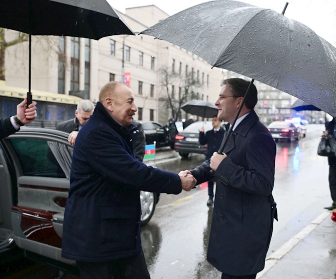 Prezident Belqradda Heydər Əliyevin və Milorad Paviçin abidələrini ziyarət etdi — FOTOLAR