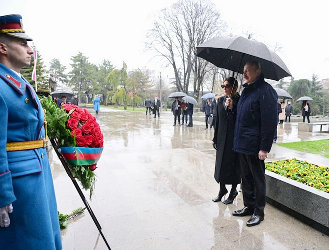 Prezident Belqradda Heydər Əliyevin və Milorad Paviçin abidələrini ziyarət etdi — FOTOLAR