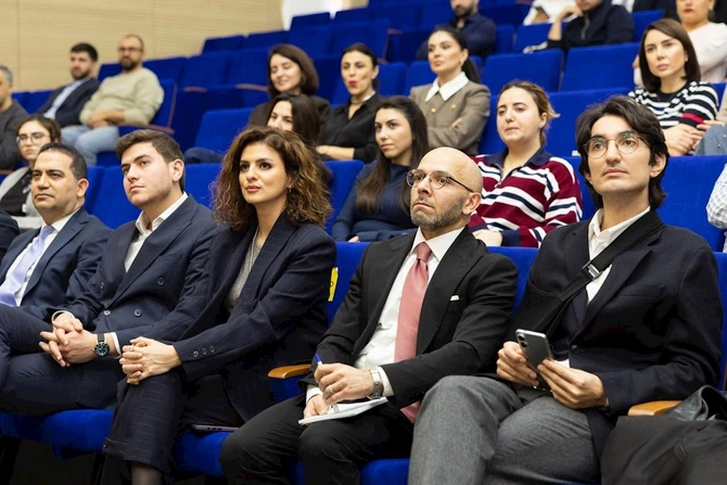 Yelo Bank-da ilk Yelo İnvestisiya Paneli keçirilib — FOTOLAR Yelo Bank-da ilk Yelo İnvestisiya Paneli keçirilib — FOTOLAR