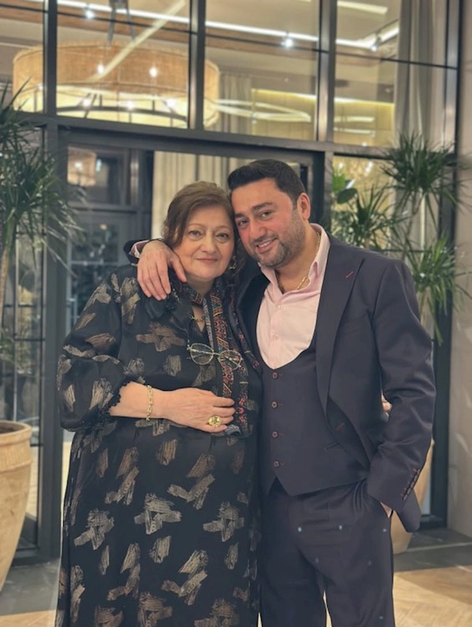 Anası ilə fotosunu paylaşıb bunları yazdı — FOTO