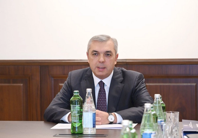 Azərbaycan Respublikasının Korrupsiyaya qarşı mübarizə üzrə Komissiyasının iclası keçirilib — FOTOLAR