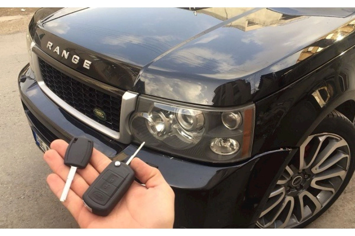 Ayıq sürücü “Range Rover”dən 11 min manat oğurladı