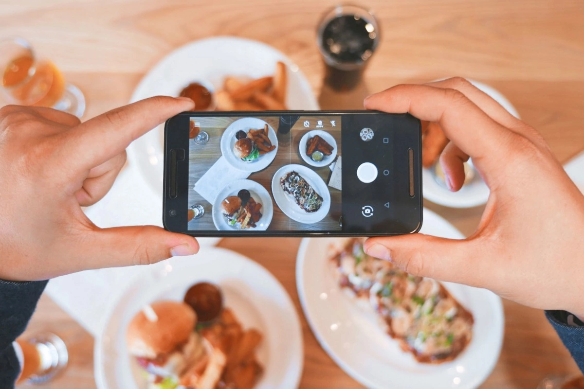 Food bloggerlərə zərbə — Yedikləri yeməyə görə vergi ödəyəcəklər