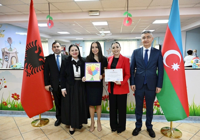 Leyla Əliyeva Tiranada uşaq evində — FOTOLAR Leyla Əliyeva Tiranada uşaq evində — FOTOLAR