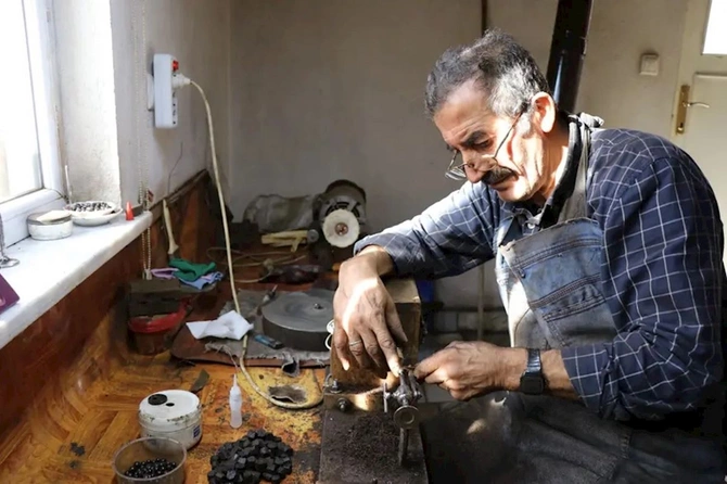 Bir dəsti 850 manata hazırlayır — Dünyada bir-iki adam bacarır (FOTO)