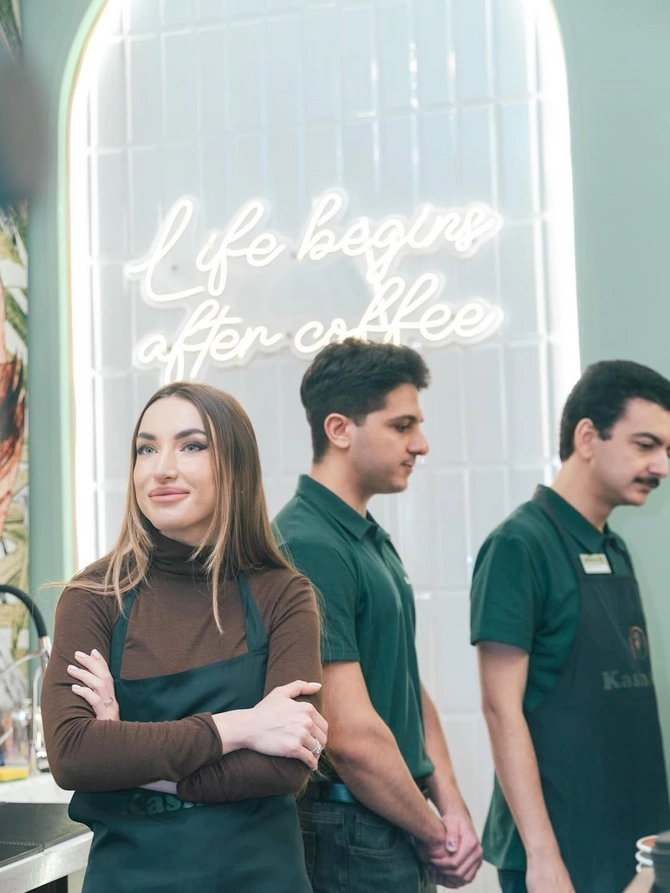 Prezidentin gəlini onlarla kofe hazırladı — FOTOLAR