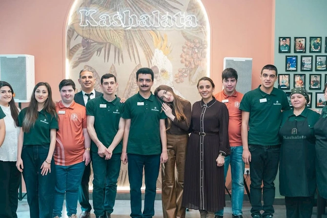 Prezidentin gəlini onlarla kofe hazırladı — FOTOLAR