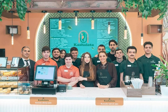 Prezidentin gəlini onlarla kofe hazırladı — FOTOLAR