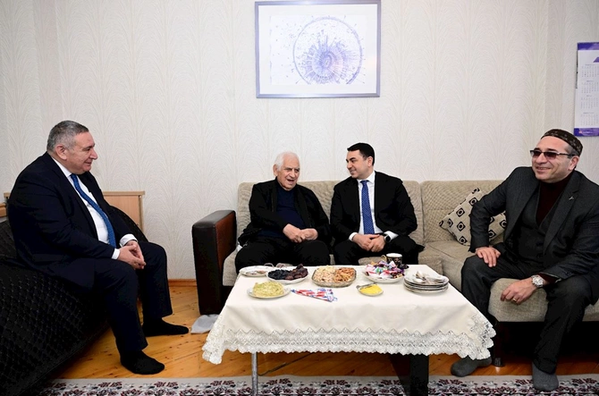 Nəriman Həsənzadə yubileyi münasibətilə evində ziyarət olunub — FOTOLAR