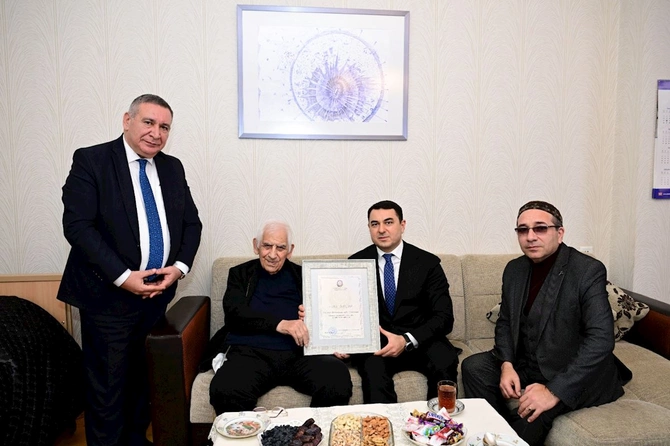 Nəriman Həsənzadə yubileyi münasibətilə evində ziyarət olunub — FOTOLAR