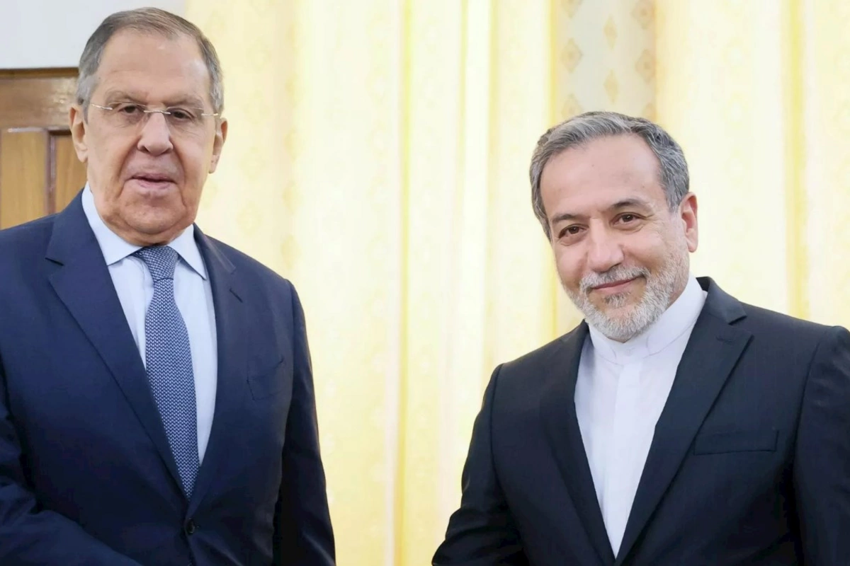 Lavrov Arakçi ilə İranın vəziyyətini müzakirə etdi