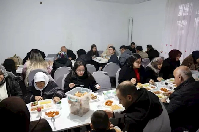 Bu kənddə iftar vaxtı evdə yemək bişirmək qadağan edildi Bu kənddə iftar vaxtı evdə yemək bişirmək qadağan edildi