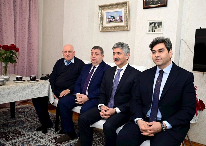 Nəriman Həsənzadə yubileyi münasibətilə evində ziyarət olunub — FOTOLAR
