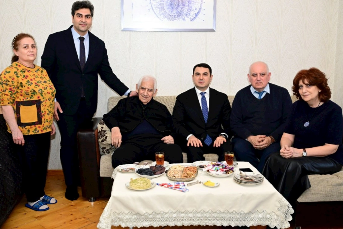 Nəriman Həsənzadə yubileyi münasibətilə evində ziyarət olunub — FOTOLAR