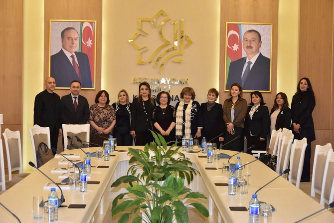İncəsənət məktəbləri üçün nəzərdə tutulan “Balaca pianoçu” dərs vəsaitinin təqdimatı keçirilib — FOTOLAR İncəsənət məktəbləri üçün nəzərdə tutulan “Balaca pianoçu” dərs vəsaitinin təqdimatı keçirilib — FOTOLAR