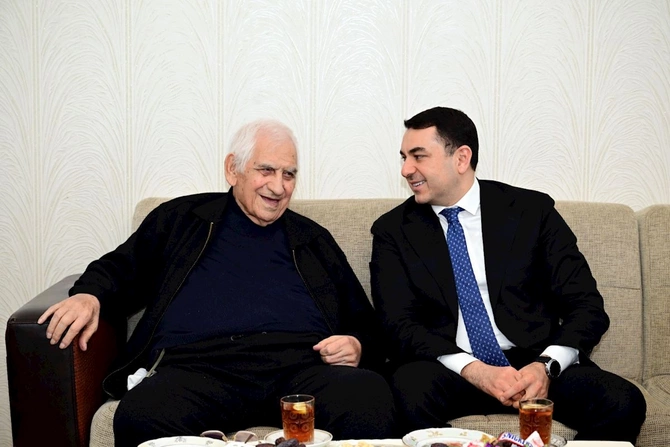 Nəriman Həsənzadə yubileyi münasibətilə evində ziyarət olunub — FOTOLAR
