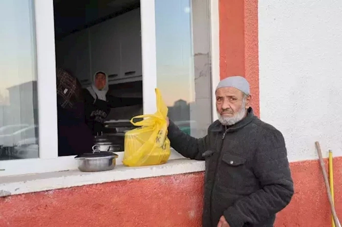 Bu kənddə iftar vaxtı evdə yemək bişirmək qadağan edildi Bu kənddə iftar vaxtı evdə yemək bişirmək qadağan edildi