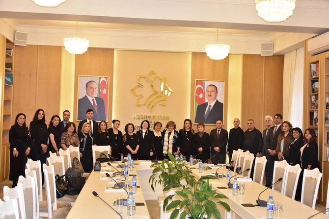 İncəsənət məktəbləri üçün nəzərdə tutulan “Balaca pianoçu” dərs vəsaitinin təqdimatı keçirilib — FOTOLAR İncəsənət məktəbləri üçün nəzərdə tutulan “Balaca pianoçu” dərs vəsaitinin təqdimatı keçirilib — FOTOLAR