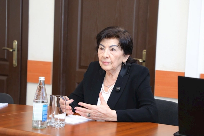 “Nitqin gözəlliyi, orfoqrafiya qaydaları və ifadə-üslub xətaları” mövzusuna həsr olunan təlim keçirilib — FOTOLAR
