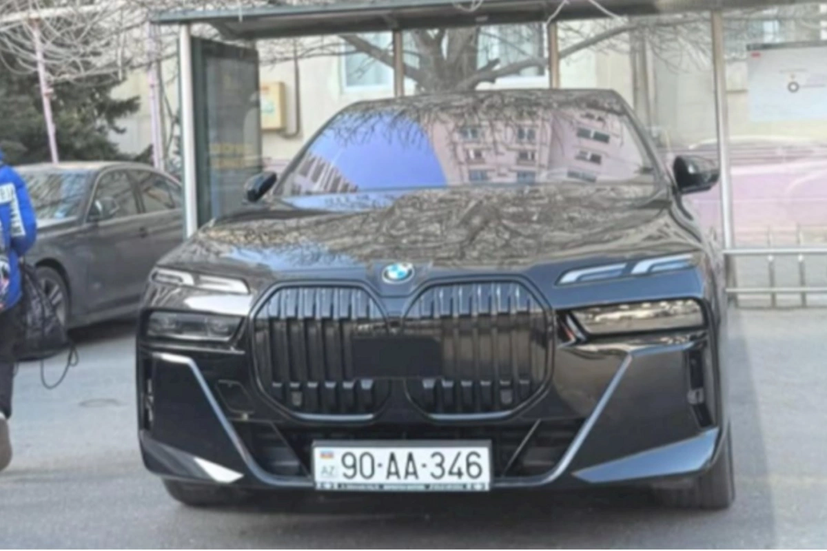 Dayanacaqda saxlayan “BMW” sürücüsü cəzalandırıldı