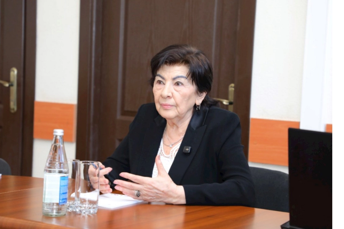 “Nitqin gözəlliyi, orfoqrafiya qaydaları və ifadə-üslub xətaları” mövzusuna həsr olunan təlim keçirilib — FOTOLAR